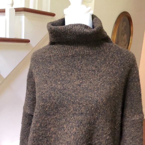 French Connection brown turtleneck. Size L. Good condition. - Picture 2 of 6